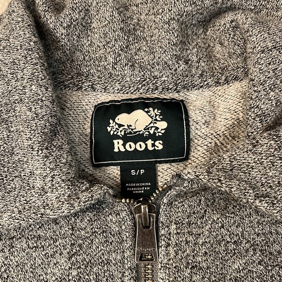 Small Roots quarter zip. Excellent condition:) barely worn! Open for offers! - Picture 2 of 4